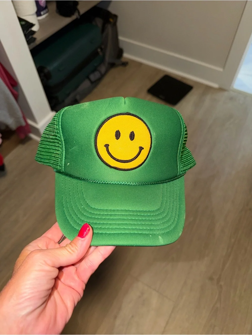 Green Smiley Mesh Trucker Hat - Women's Casual Cap